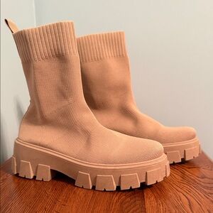 Mata Shoes, Nude Knit Platform Boots. Size 6